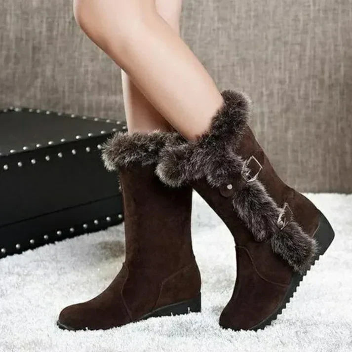 Mid-length winter shoes for women with warm fur lining