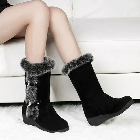 Mid-length winter shoes for women with warm fur lining