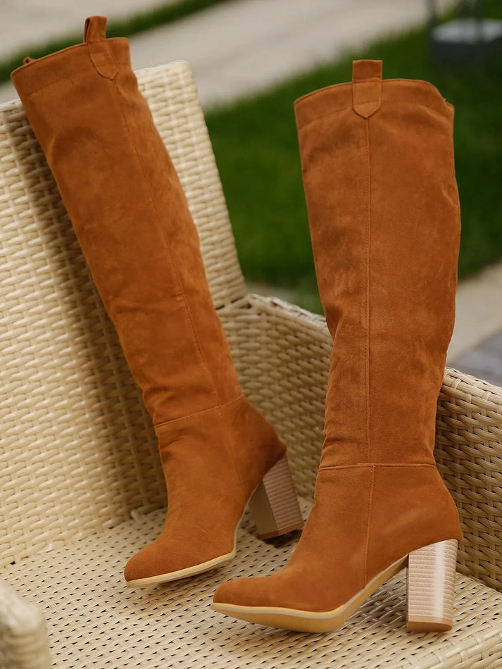 Warm women's knee boots: buy fashionable winter boots