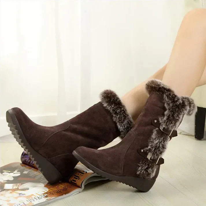 Mid-length winter shoes for women with warm fur lining