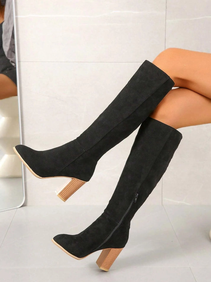 Warm women's knee boots: buy fashionable winter boots