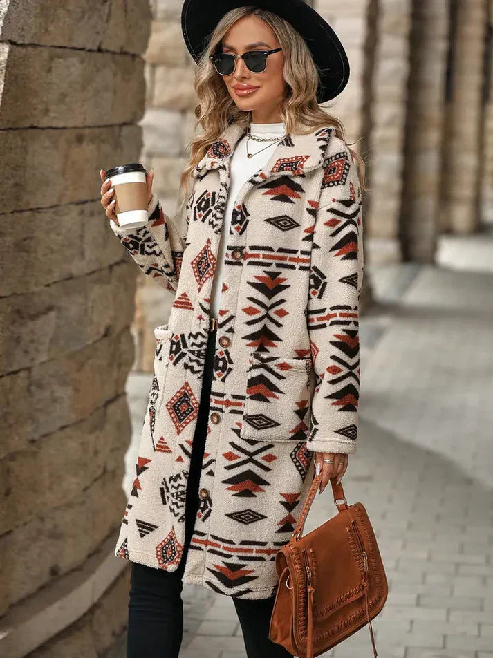 Elegant winter coat with stylish print for cold days