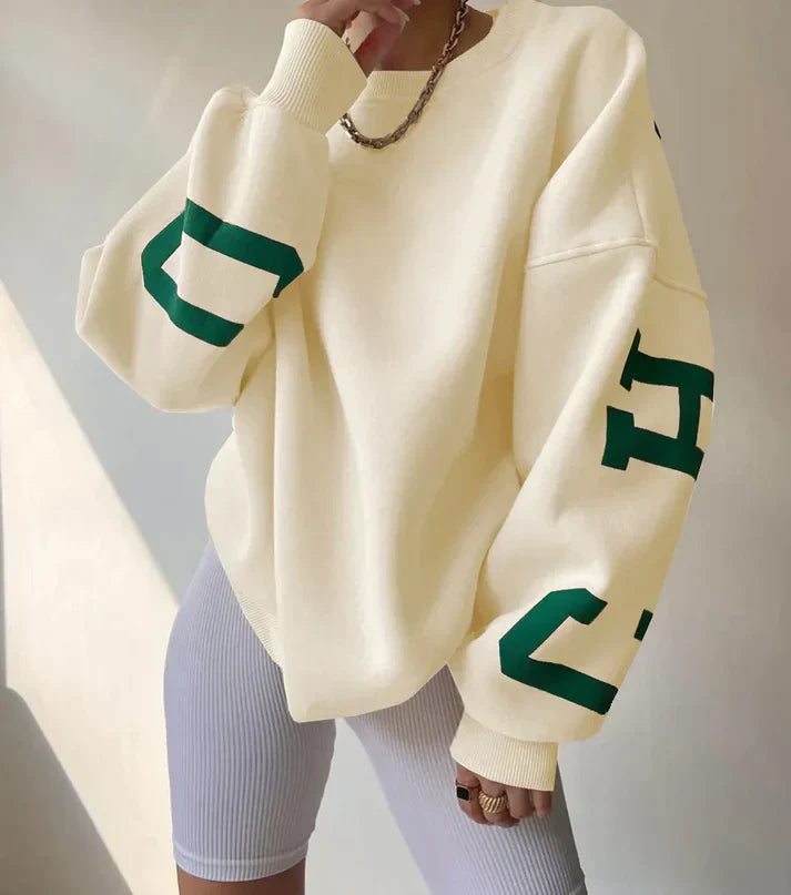 Oversized, trendy jumper with letters on the sleeves for women