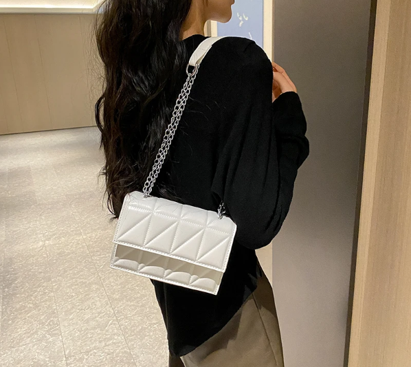 Daphne Chain Bag