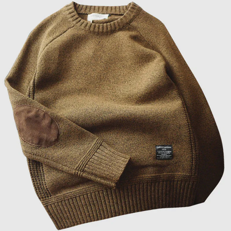 Warm men's jumper in classic colours